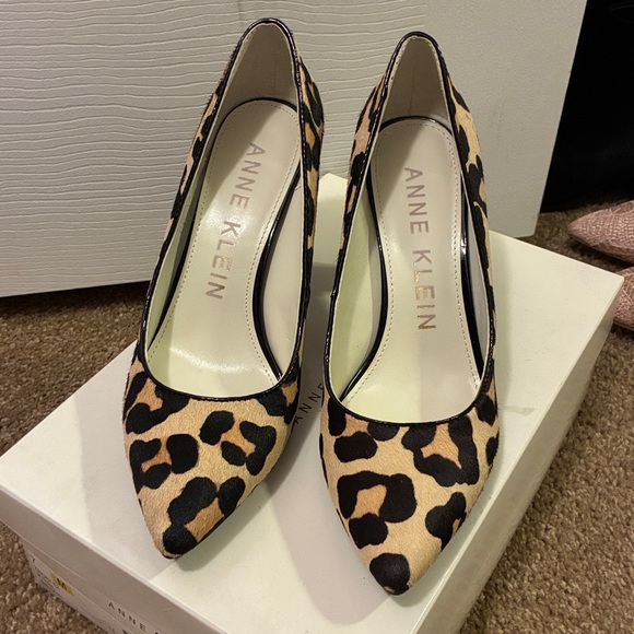 Anne Klein Tan and Black Leopard Heels size 7M - Picture 3 of 7